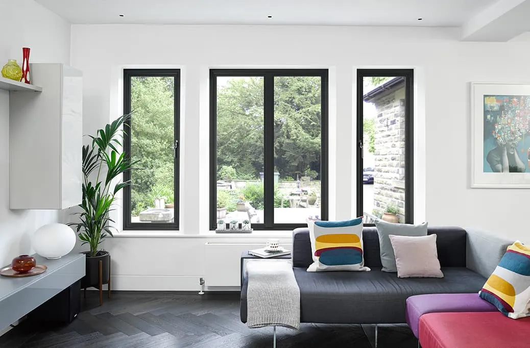 شکستن شیشه پنجره دوجداره UPVC